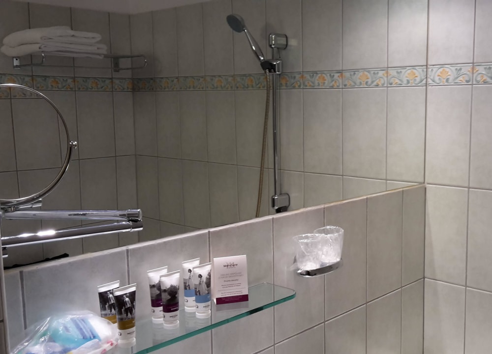 Geräumiges Wohlfühlbad Hotel Mercure Jelenia Gora