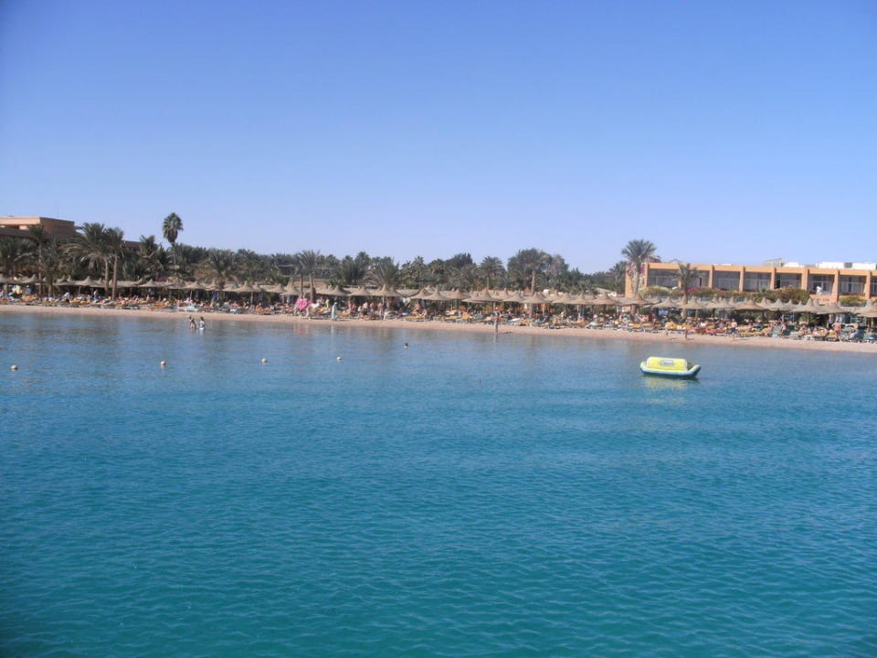 Hotelstrand vom Steg aus Giftun Azur Resort