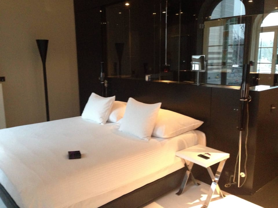 Zimmer in schwarz-weiß Hotel Blow Up Hall 5050