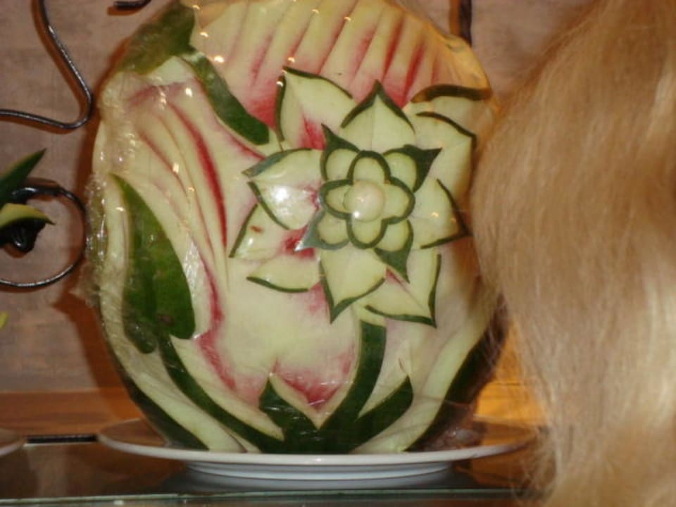 Deko aus Wassermelone Pickalbatros Alf Leila Wa Leila Resort - Neverland Hurghada