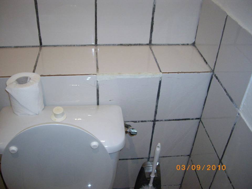 Toilette mit defekten Fliesen Mahdia Beach & Aquapark
