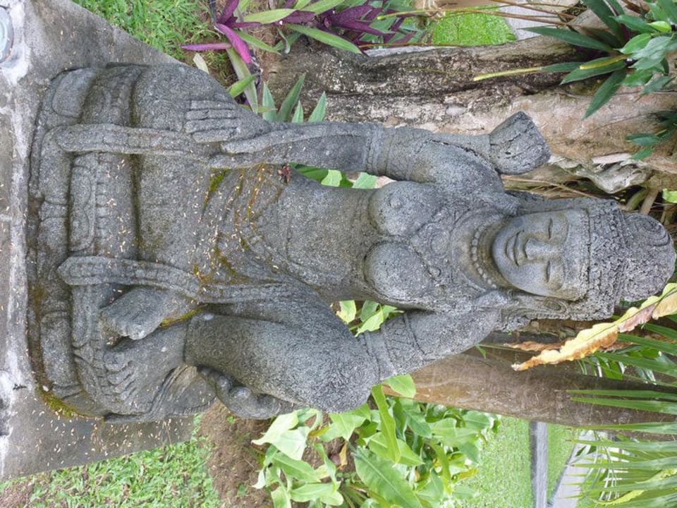 Geile Statue Puri Santrian