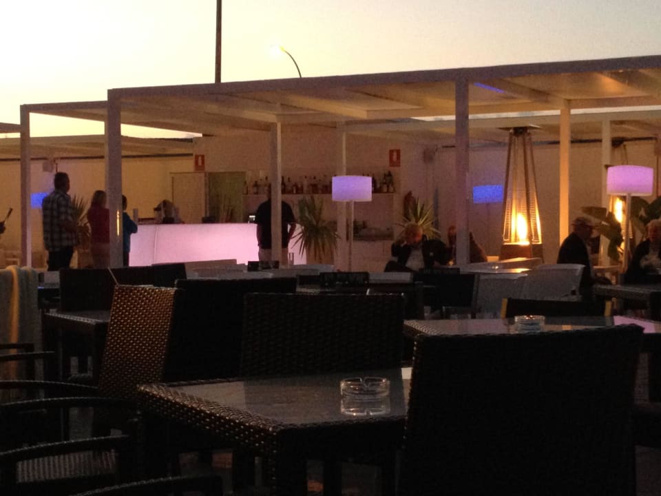 Sehr moderne Bar/Lounge Servatur Playa Bonita