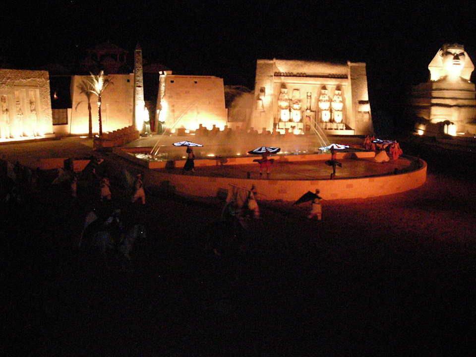 Eine schöne Vorstellung am Abend Pickalbatros Alf Leila Wa Leila Resort - Neverland Hurghada