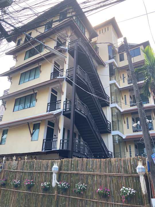 Außenansicht THEE Kashatharn by TH District