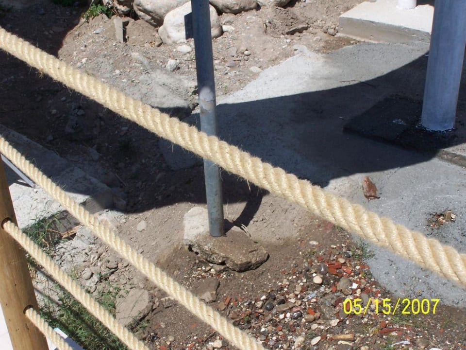 notdürftig stütze der rutsche auf wackligen stein Miarosa Kemer Beach