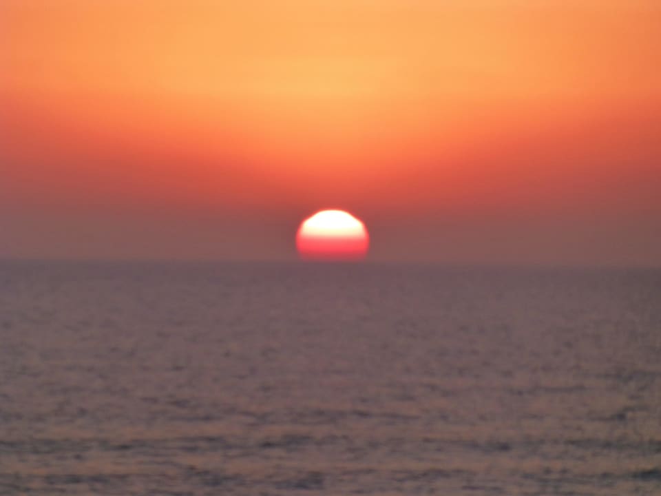 Sonnenuntergang direkt hinter dem Hotel  Fuerte Conil-Resort