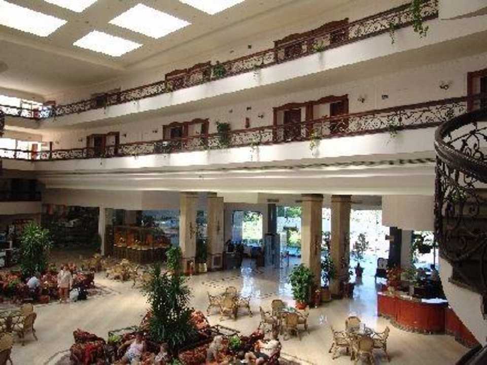Hoteleingang Lobby Titanic Resort & Aqua Park