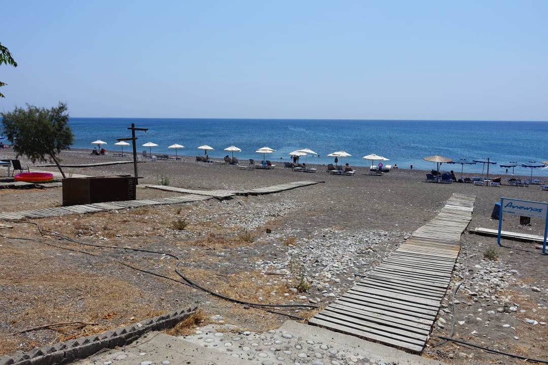 Ungepflegter Strand Ekaterini Hotel