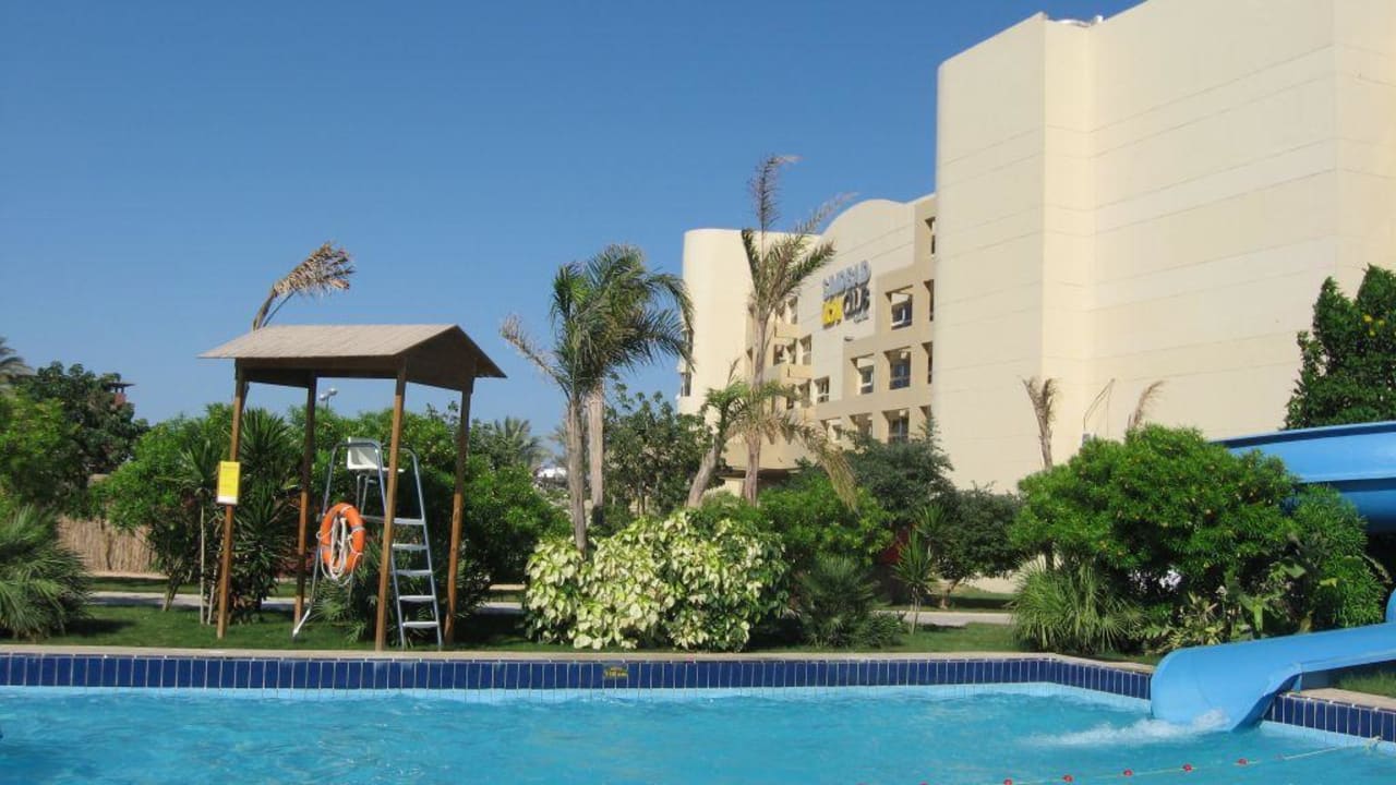 Widok zjezdzalni w agua parku Sindbad Club