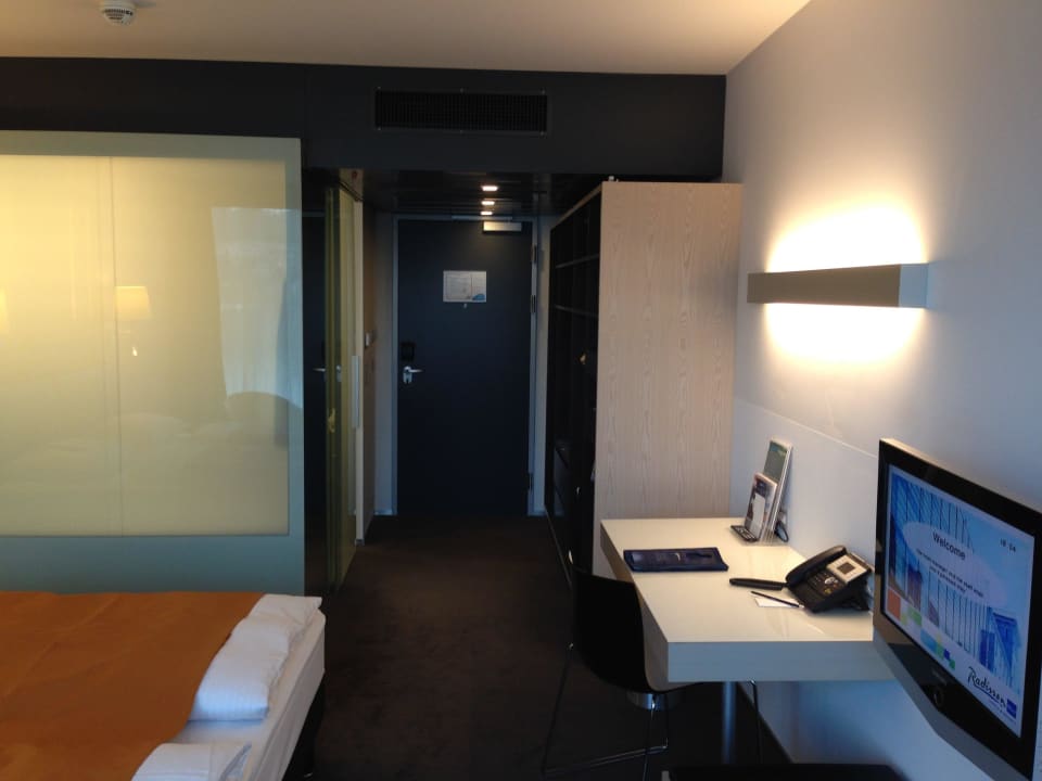 Schreibtisch & Eingangsbereich Radisson Blu Hotel Lucerne