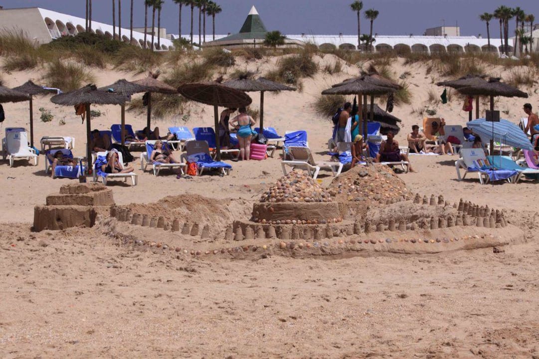Bauwerk aus feinstem Sand Hipotels Barrosa Garden