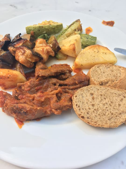 Gastro Nami Hotel & Suites