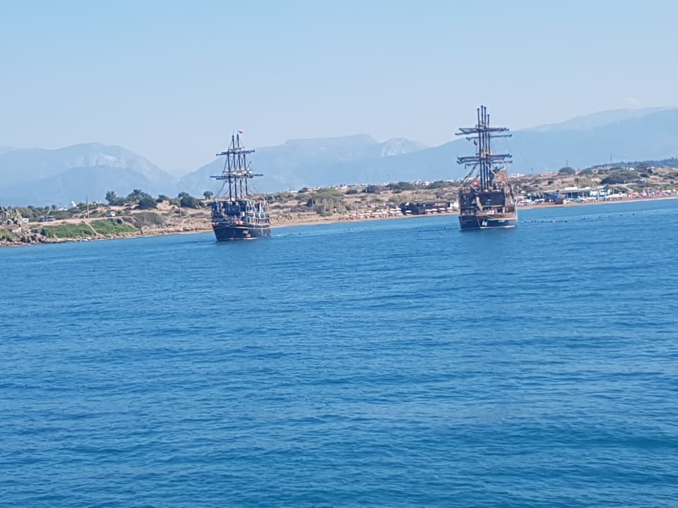 Strand Well Palace Side