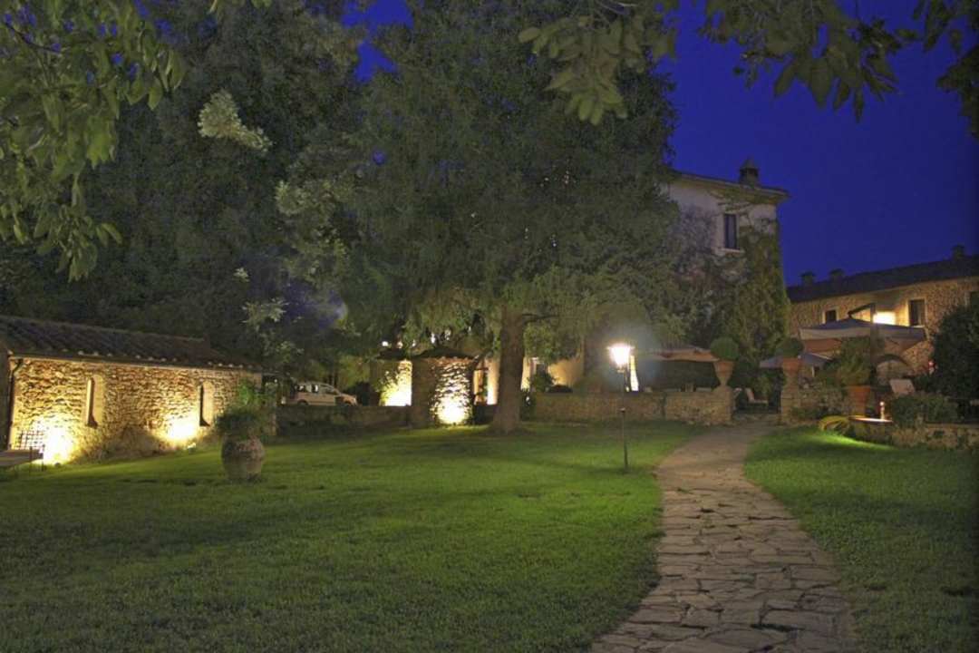 Gang vom Pool/Restaurant zum Hotel Hotel Borgo San Luigi