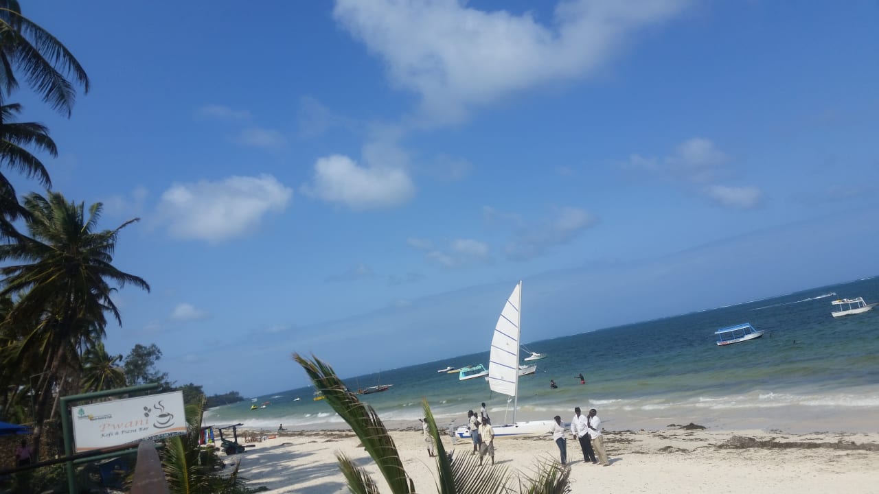 Strand Travellers Beach Hotel & Club