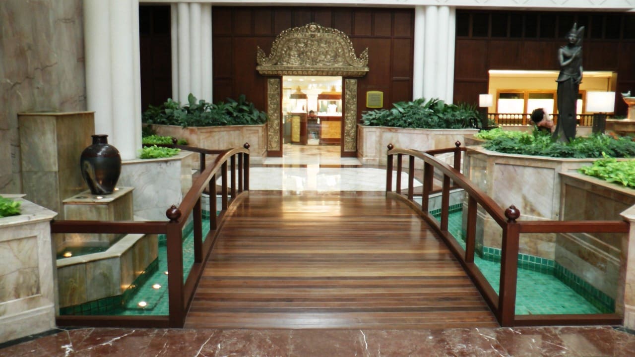 Brücke zur Shopping Arcade Shangri-La Hotel, Bangkok