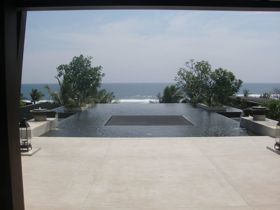 Von Hotel-Lobby in Richtung Strand Soori Bali Hotel