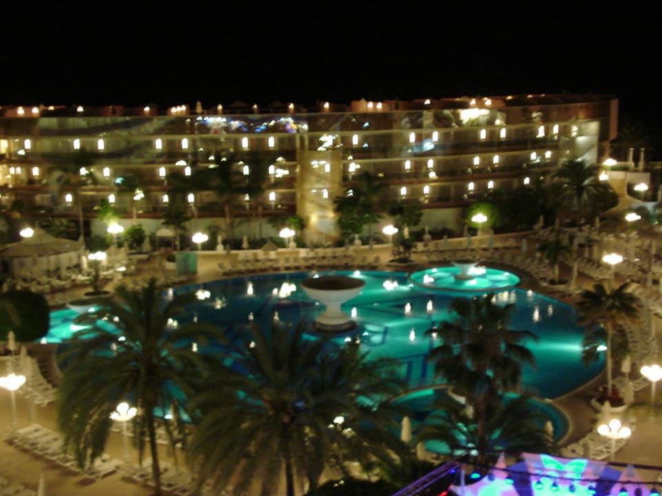 Ausblick 5.Stock bei Nacht Mediterranean Palace Hotel