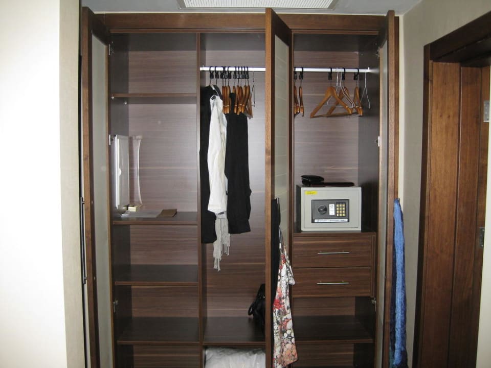 Der Schrank im Zimmer Megasaray Club Belek
