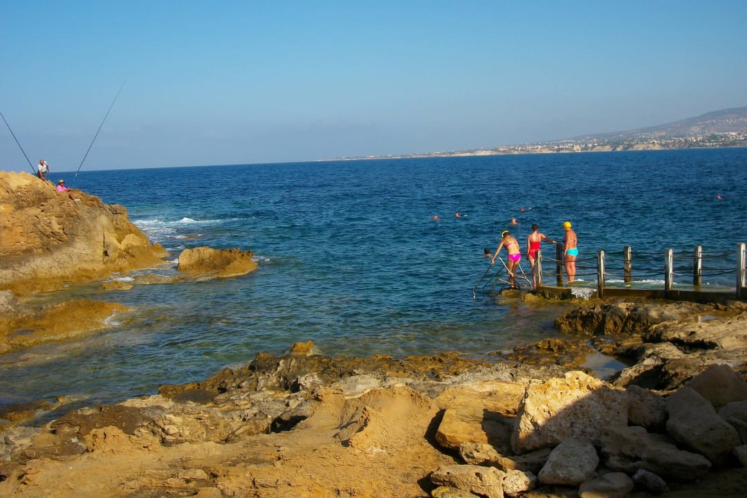 Zugang vom Felsen aus ins Meer Hotel Cynthiana Beach