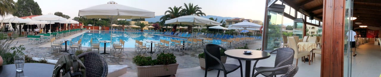 Poolpanorama alltoura Club Hotel Poseidon Palace