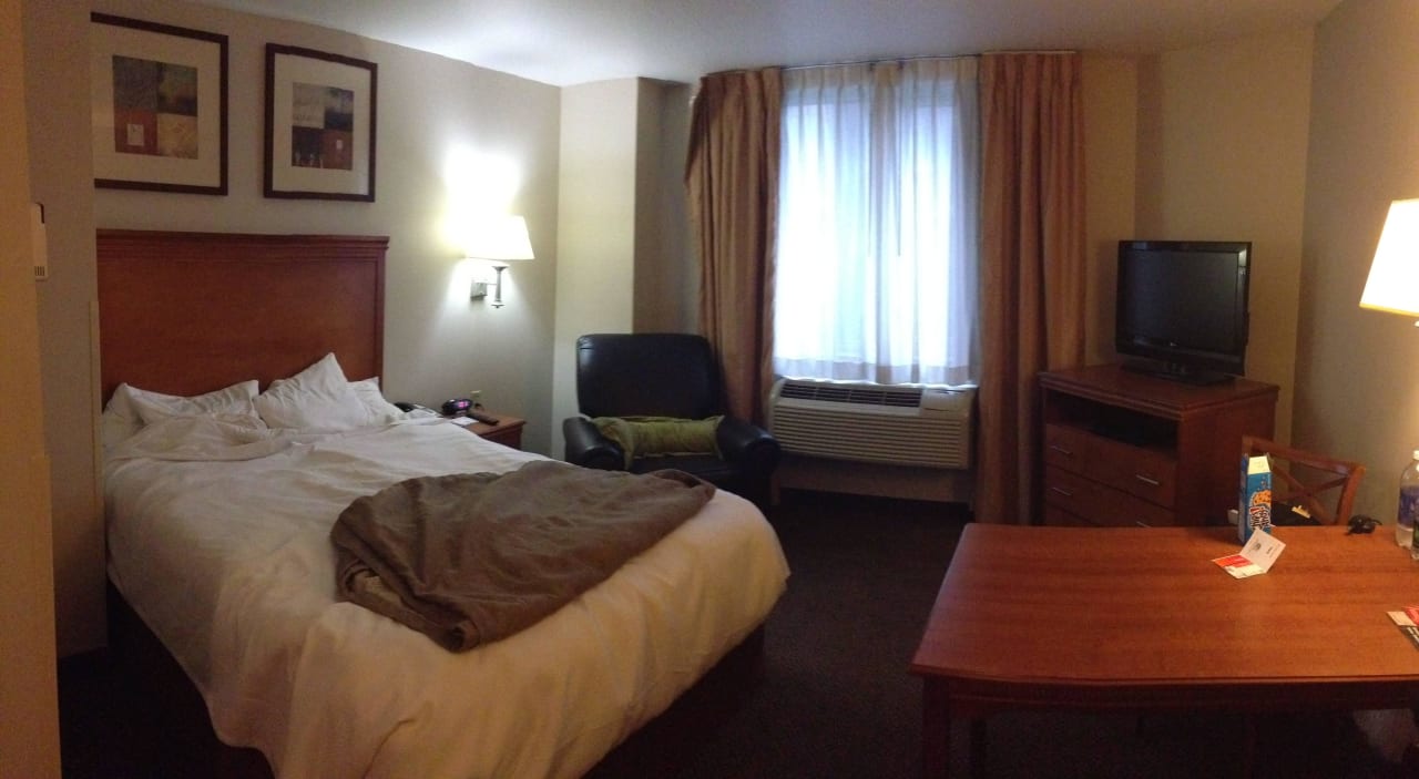 Zimmer 1005, Queensize Bett Candlewood Suites New York City Times Square