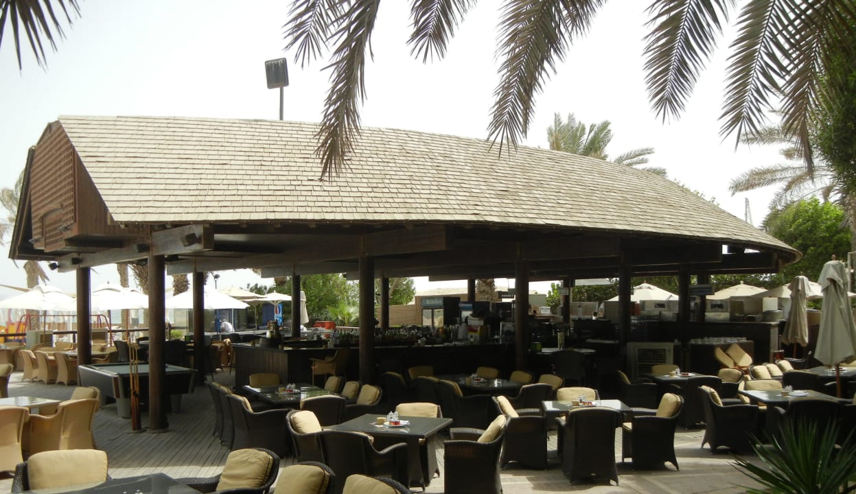 Bar an der Poolanlage Hilton Dubai Jumeirah