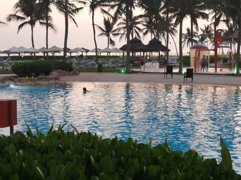 Pool Crowne Plaza Salalah