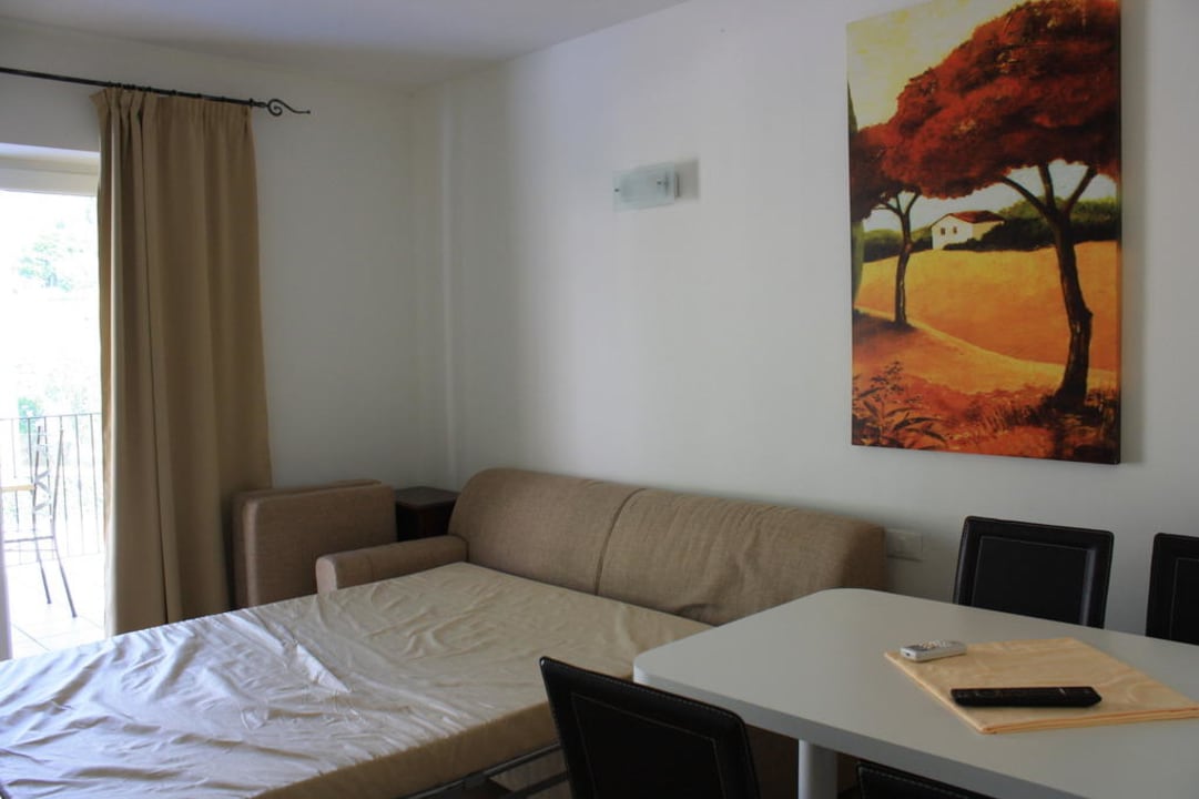 Der Wohn- Schlafraum mit ausgezogener Couch Residenza Le Due Torri