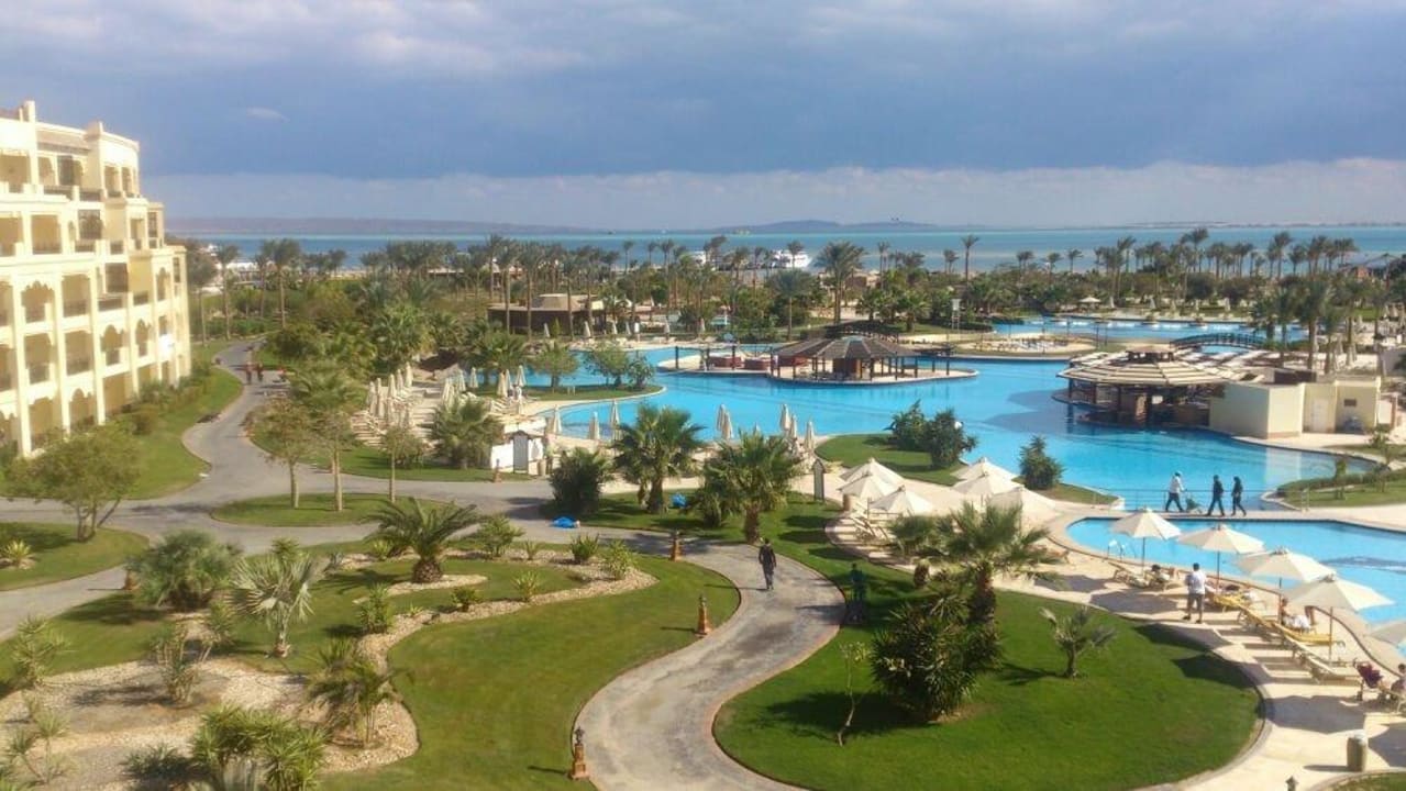 Poolanlage mit Hotel Steigenberger ALDAU Beach Hotel