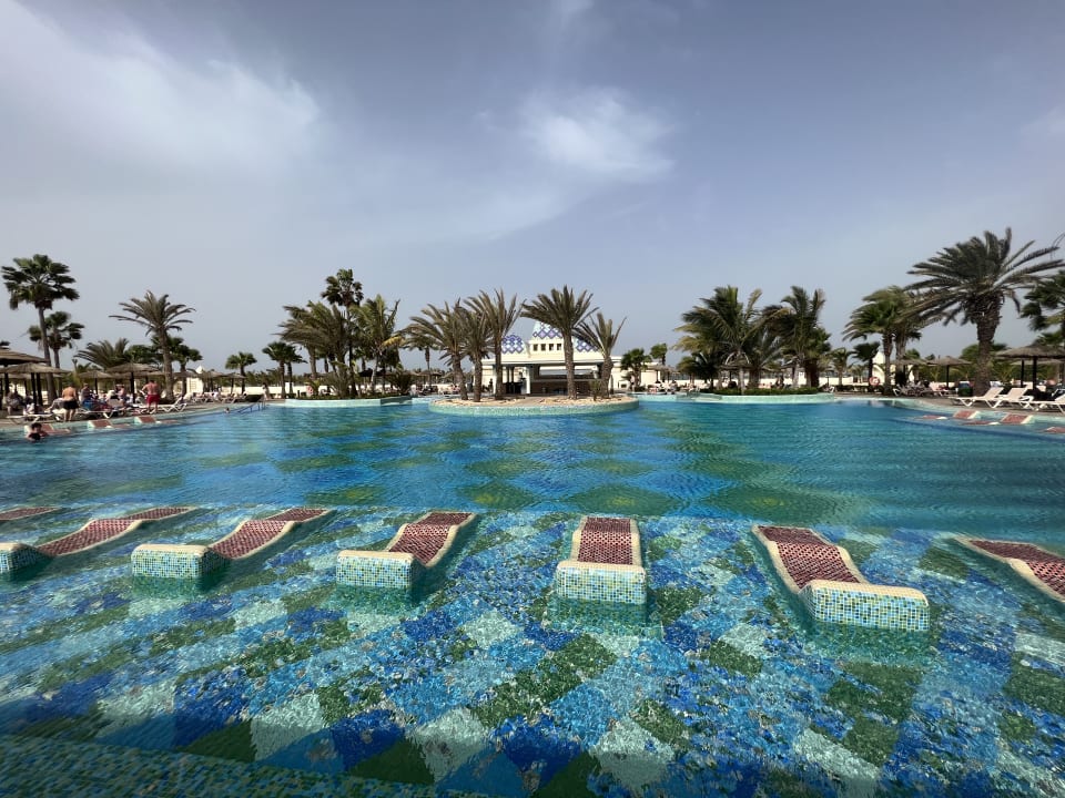 Pool Hotel Riu Karamboa