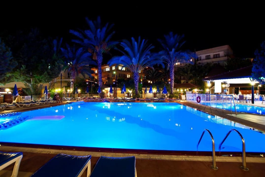 Pool @ night 09/2012 Hotel Orient Suite