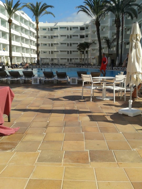 Innenhof mit Pool alltoura Club Hotel Akeah Broncemar