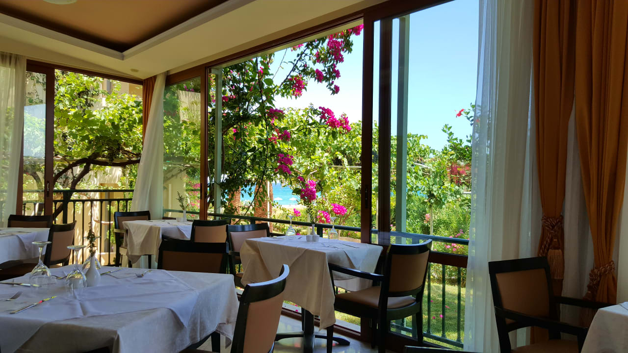 Schönes Restaurant mit tollem Ausblick Hydramis Palace Beach Resort