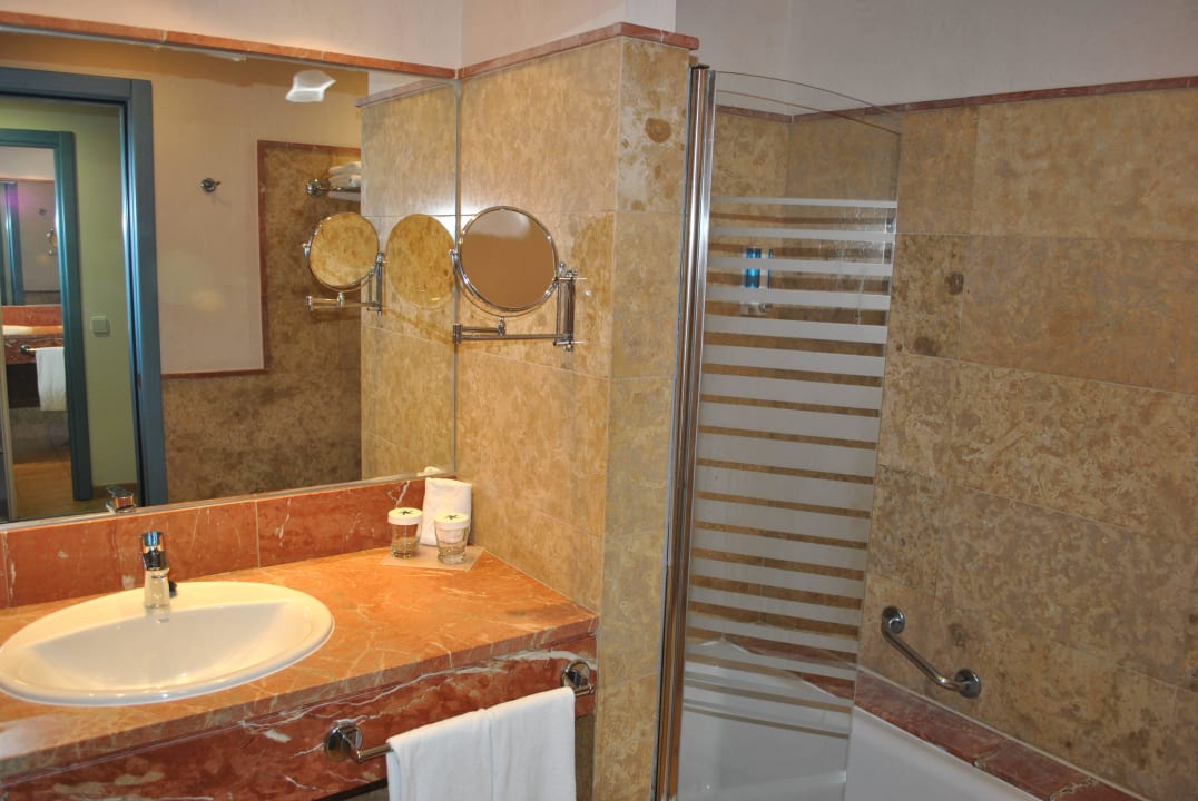 Bad im  Zimmer 4228 Iberostar Waves Playa Gaviotas