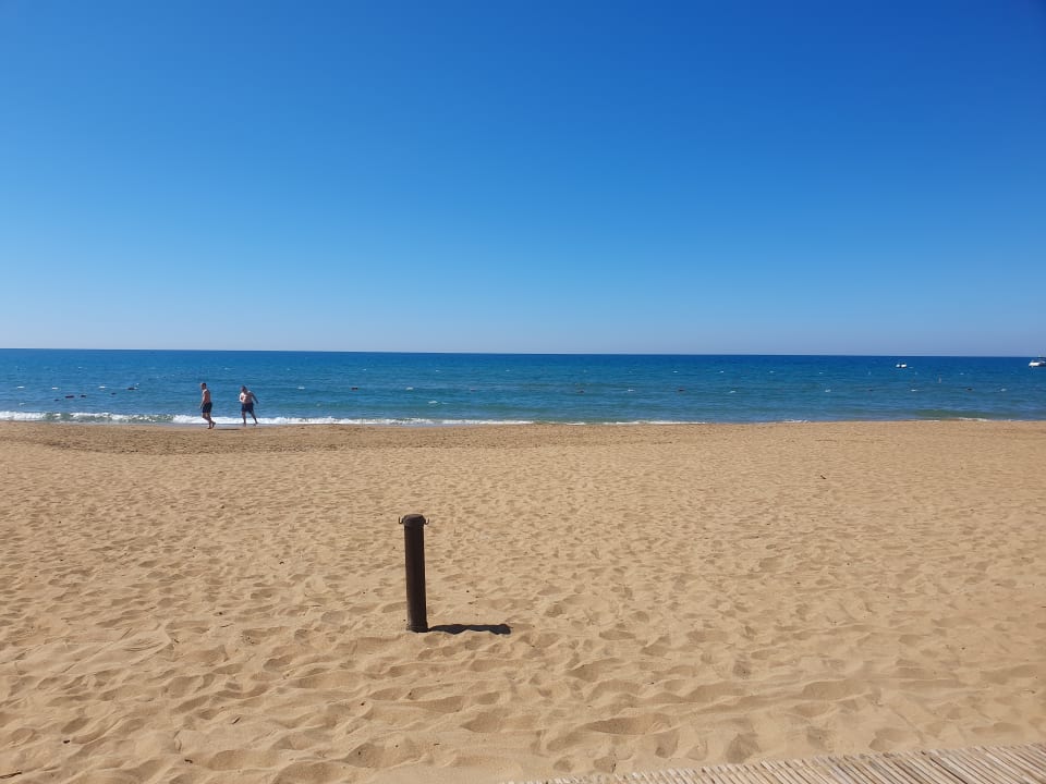 Strand Kamelya Aishen Club