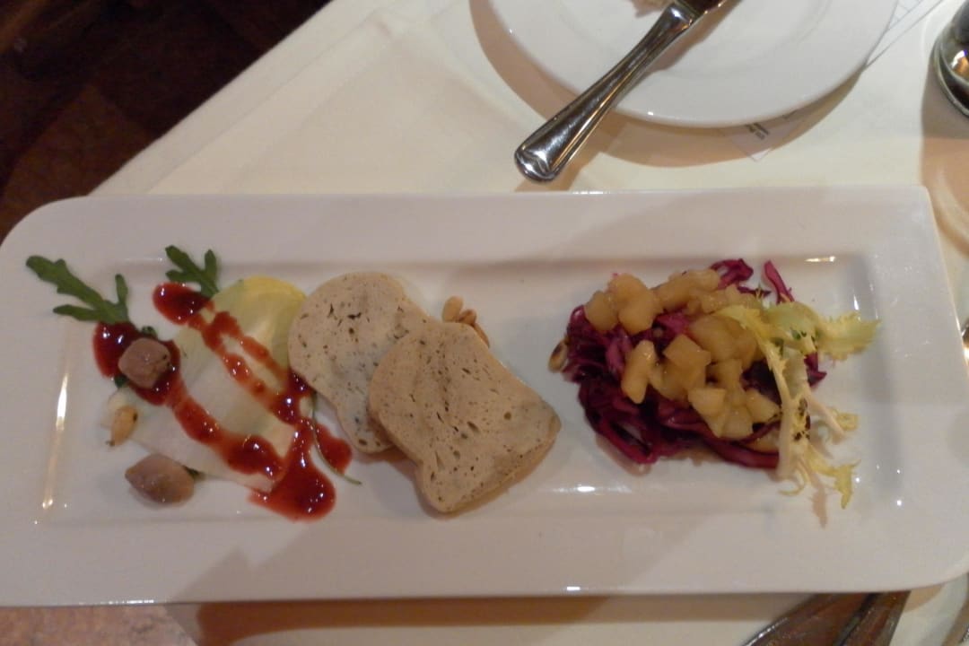 Geräucherte Forellenpastete auf Rotkrautspiegel Dilly - Das Nationalpark Resort