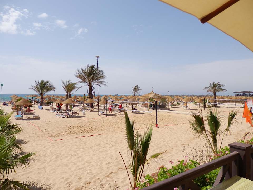 Von der Strandbar aus gesehen  Hotel Paradis Palace