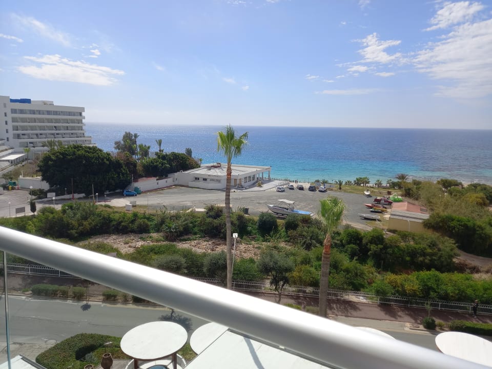 Ausblick Napa Mermaid Hotel & Suites