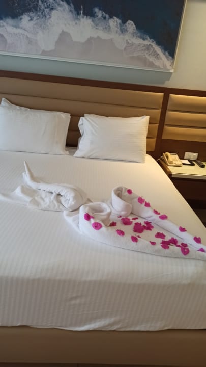 Zimmer Grand Rotana Resort & Spa
