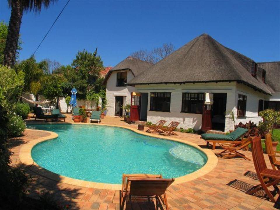 The beautiful south pool area B&B The Beautiful South