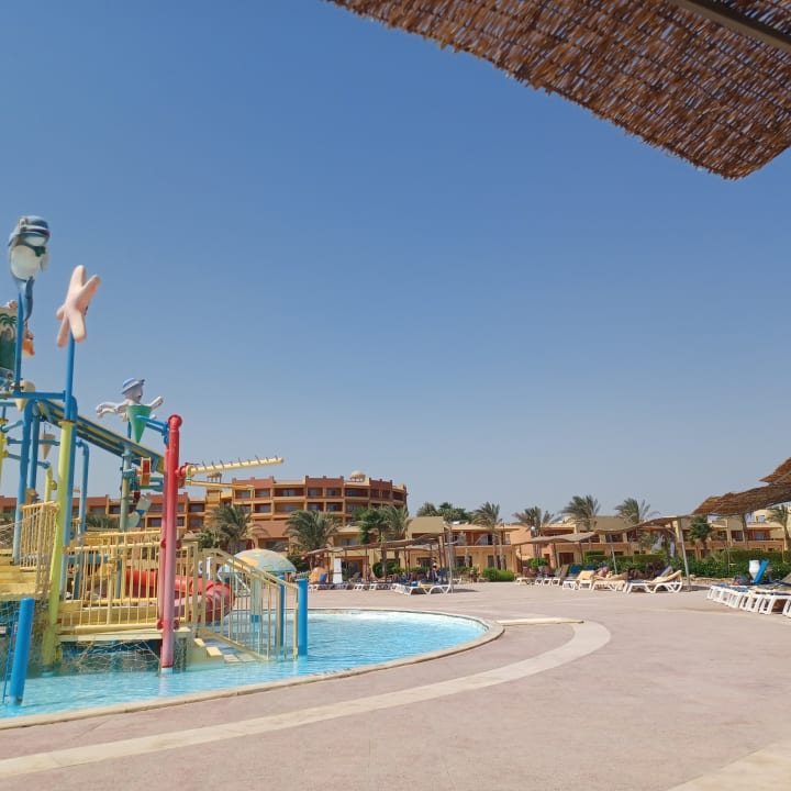 Pool Malikia Resort Abu Dabbab