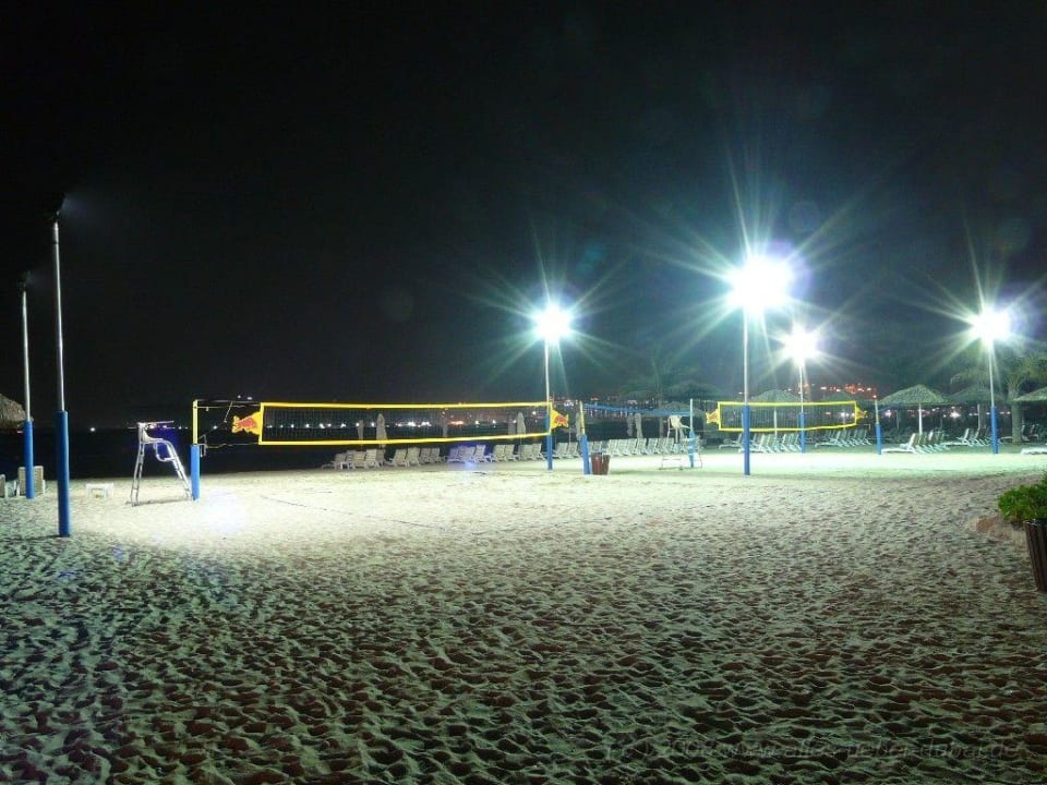 Volleyball am Strand Le Meridien Mina Seyahi Beach Resort & Waterpark