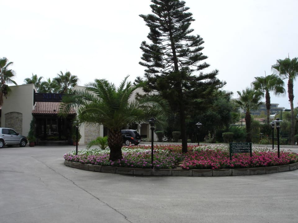 Ankunftsbereich vor der Hotellobby Melas Holiday Village