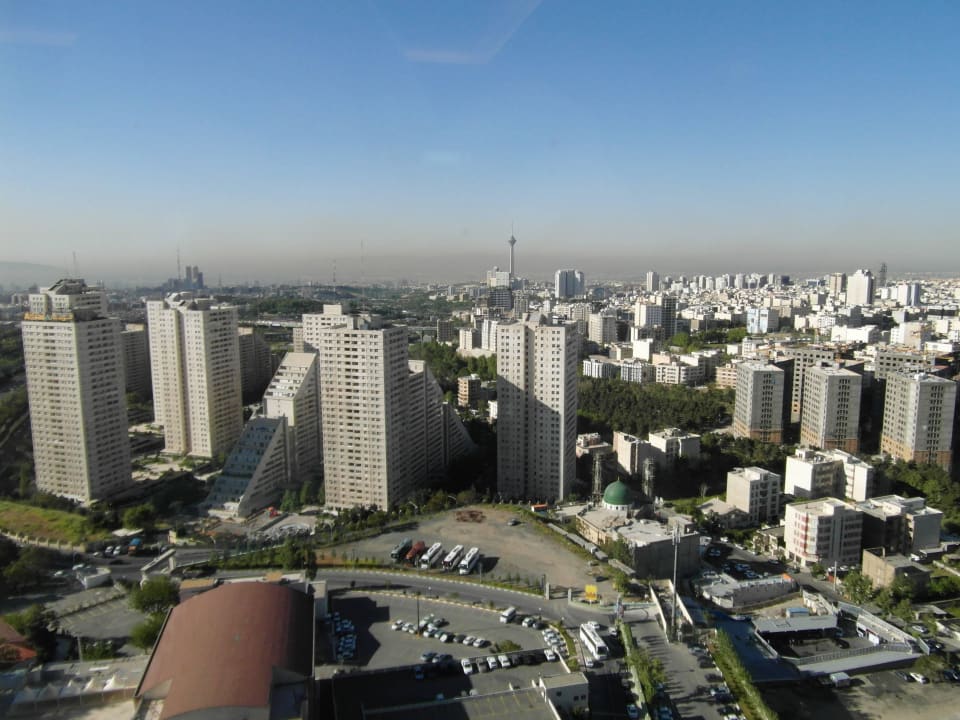 Blick zur Stadt aus der 26. Etage  Parsian Azadi Hotel