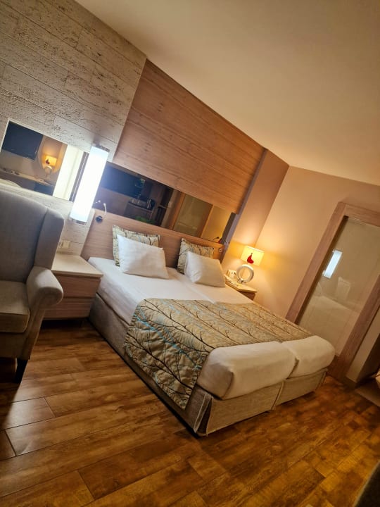 Zimmer Melas Resort Hotel