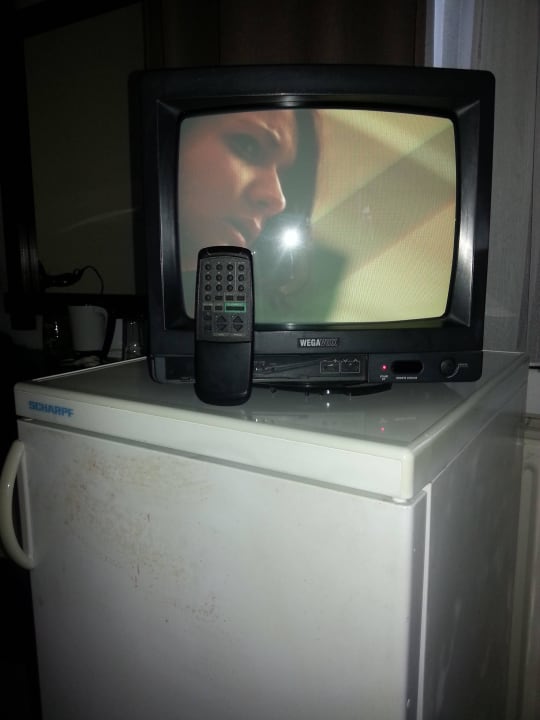Winziger Fernseher... Hotel Geranion Village