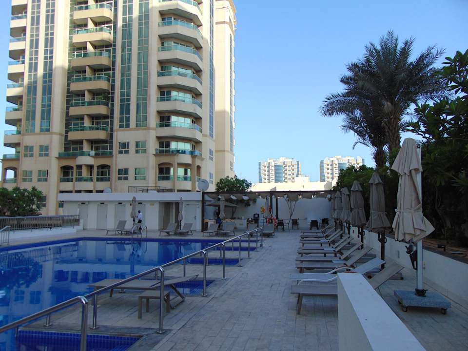 Pool Hampton By Hilton Dubai Airport