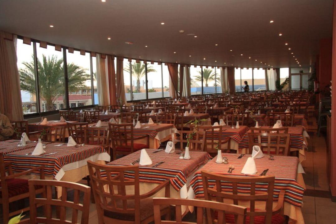 Kanarischer Abend Iberostar Waves Gaviotas Park